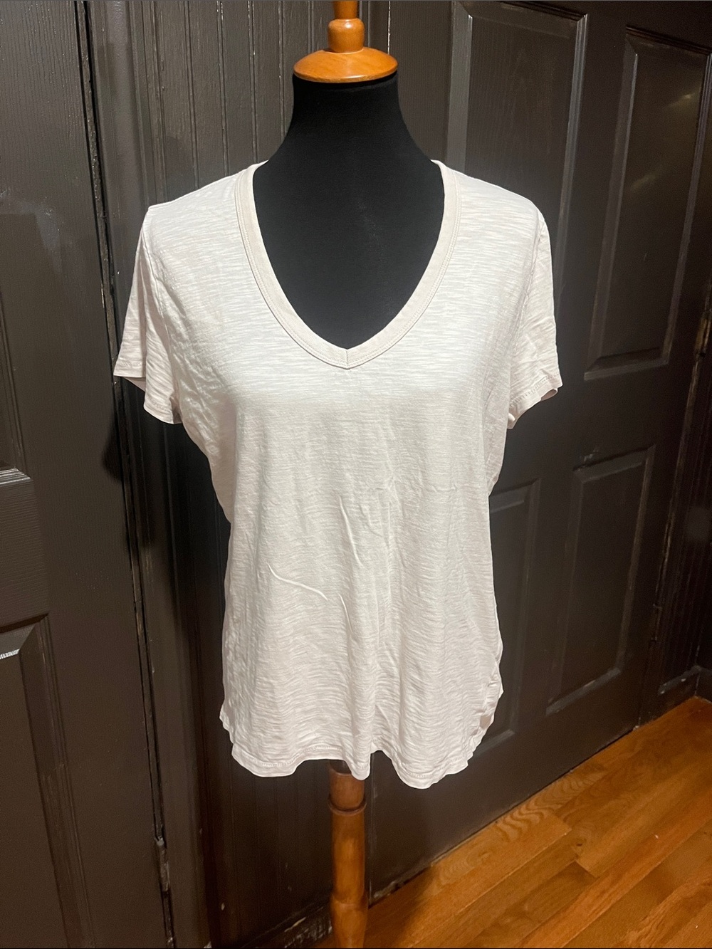 Women's V-Neck Short Sleeve Tee - White